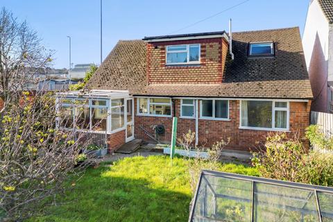 4 bed property, in Railway Road, £349,950
