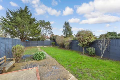 2 bed property, in Cobblers Bridge Road, £250,000