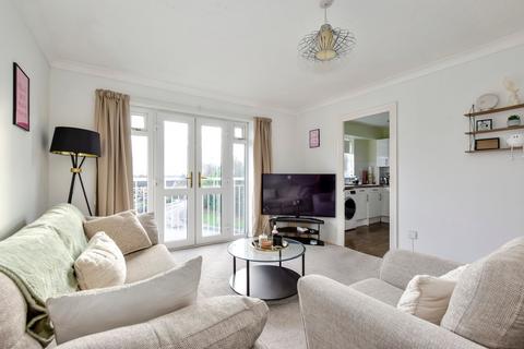 2 bed property, in Harlech Road, £269,950