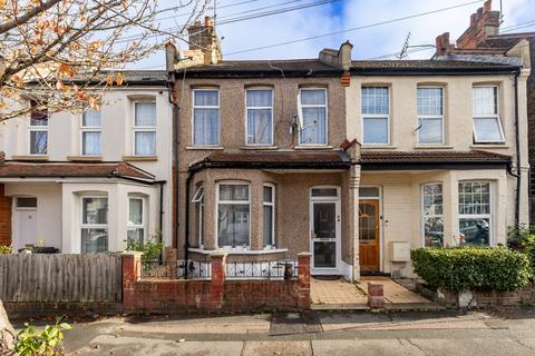 3 bed property, in Clifford Road, £550,000