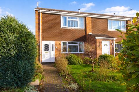 2 bed property, in Tudor Close, £220,000