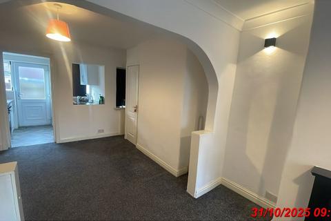 2 bed property, in Hammond Street, £110,000