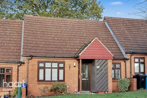 2 bed property, in Gascoigne Drive, £110,000