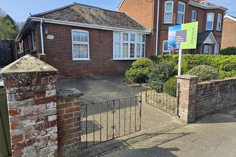3 bed property, in Alvington Road, £325,000