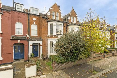 2 bed property, in Manville Road, £595,000