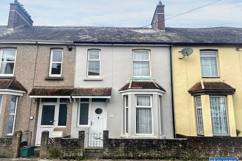 2 bed property, in North Street, £180,000