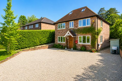 4 bed property, in Winchester SO20, £800,000