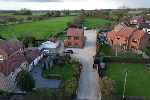 3 bed property, in Chestnut Road, £550,000