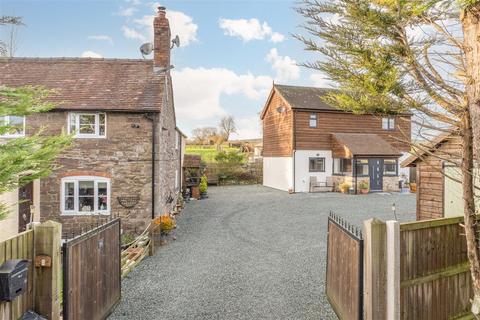 5 bed property, in Affcot, £500,000