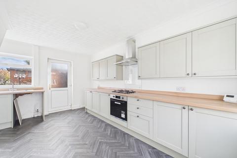 2 bed property, in Corfe Crescent, £120,000
