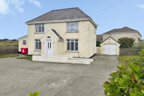 4 bed property, in Lon St. Ffraid, £460,000