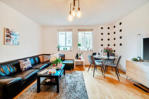 2 bed property, in Leinster Gardens, £650,000