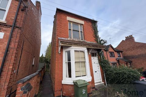 2 bed property, in Forest Gate, £175,000