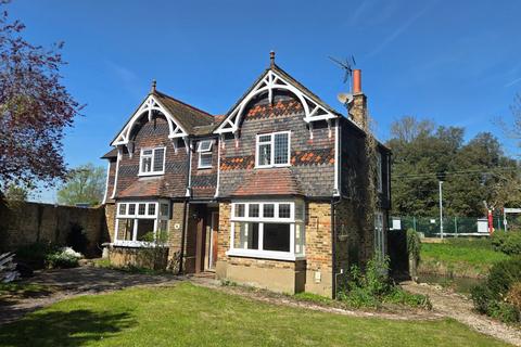 3 bed property, in Riverside House, £808,500