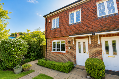 3 bed property, in Autumn Grove, £500,000