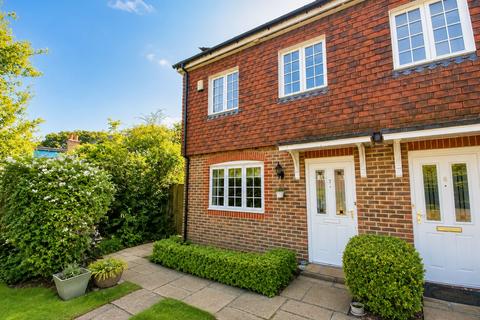 3 bed property, in Autumn Grove, £500,000
