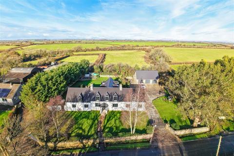 5 bed property, in Ty Uchaf, £825,000