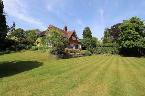 5 bed property, in Prime location - Riverview Road, £3,500,000