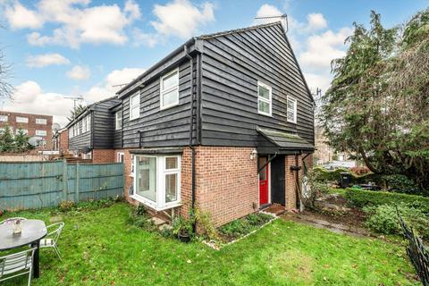 1 bed property, in Moreton Avenue, £349,950
