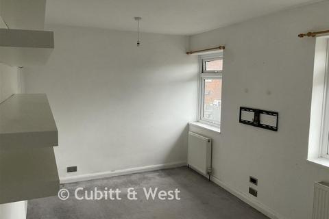 3 bed property, in Maybridge Square, £275,000