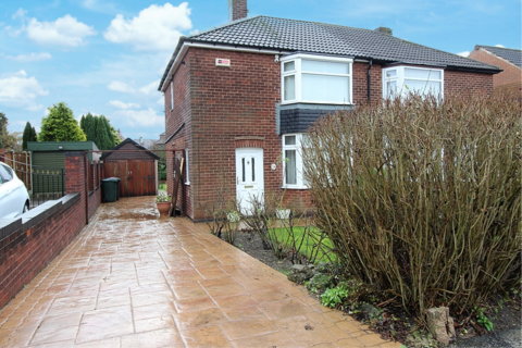 2 bed property, in Gallow Tree Road, £200,000