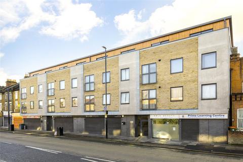 1 bed property, in Romford Road, £225,000