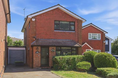 3 bed property, in Kiln Field, £495,000