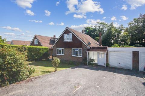 4 bed property, in Lingfield Road, £525,000