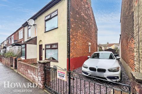 3 bed property, in Trafalgar Road West, £145,000