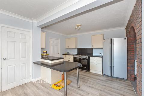 5 bed property, in St. Mary's Road, £500,000