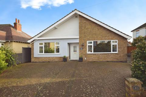 5 bed property, in Hoylake Drive, £305,000