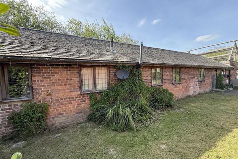3 bed property, in Pool Quay, £340,000