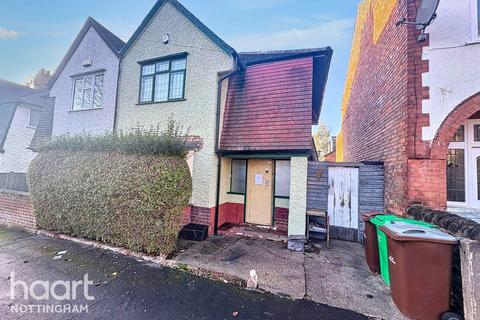 3 bed property, in Rolleston Drive, £235,000