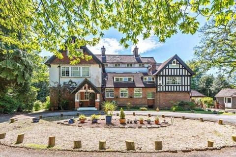 1 bed property, in Tower Road, £170,000