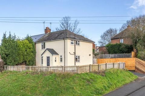 3 bed property, in Summergate, £250,000