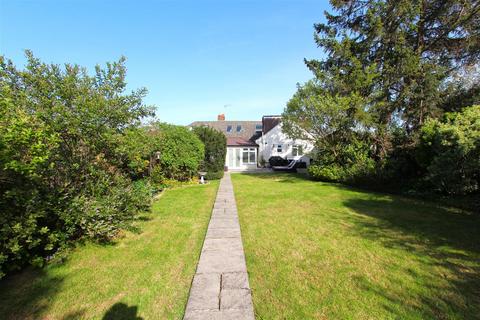 4 bed property, in Charlton Park, £750,000