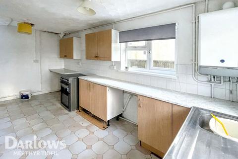 2 bed property, in Ash Crescent, £70,000