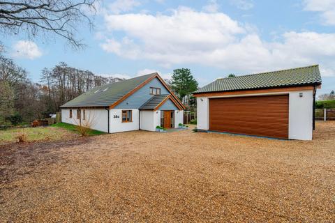 6 bed property, in Chestnut Avenue, £675,000