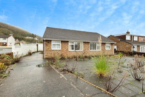 4 bed property, in Birchwood Close, £275,000