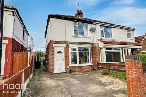2 bed property, in Shakespeare Avenue, £130,000