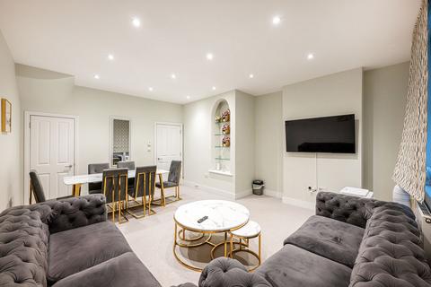 2 bed property, in North Row, £2,350,000