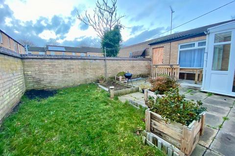 2 bed property, in Bringhurst, £170,000