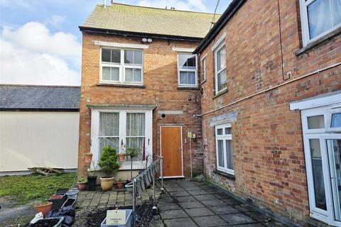 1 bed property, in Castle Keep, £69,000