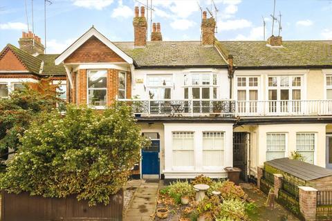 2 bed property, in Thorney Hedge Road, £575,000