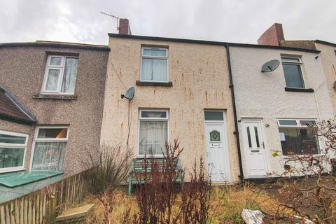 2 bed property, in Hollings Terrace, £77,000