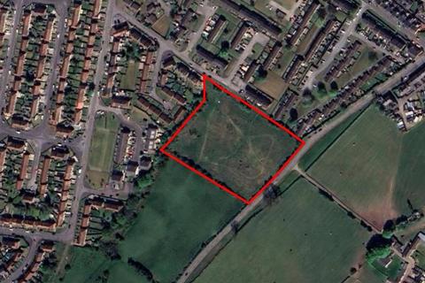 Land, in Land To The South Of Woodlands Court, £695,000