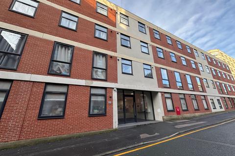 2 bed property, in Cross Street, £95,000