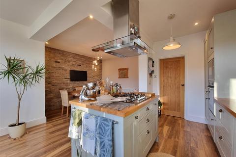 3 bed property, in Collier Row Road, £575,000