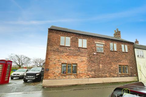 4 bed property, in Main Street, £350,000