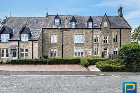 2 bed property, in Snows Green Road, £90,000